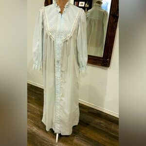 Vintage Prairie Irish Gilligan & O’Malley Floor Length Modest Nightgown Sz small